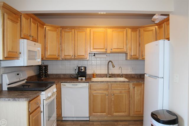 45731 Kensington Street, Utica, MI 48317