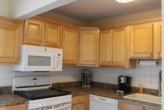 45731 Kensington Street, Utica, MI 48317