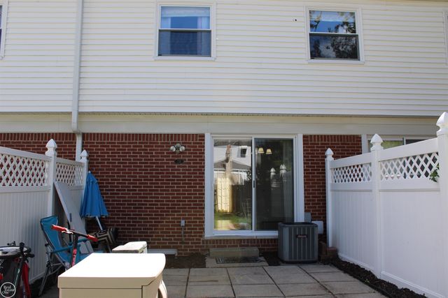 45731 Kensington Street, Utica, MI 48317