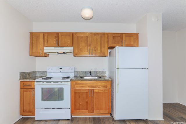 3045 Ala Napuaa Place 302, Honolulu, HI 96818
