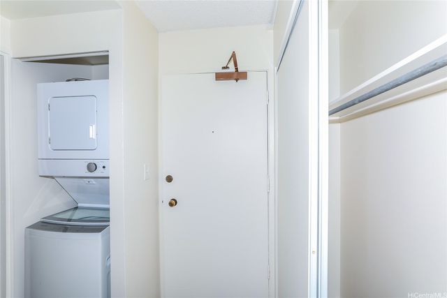 3045 Ala Napuaa Place 302, Honolulu, HI 96818