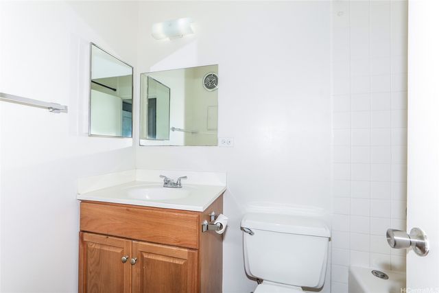 3045 Ala Napuaa Place 302, Honolulu, HI 96818