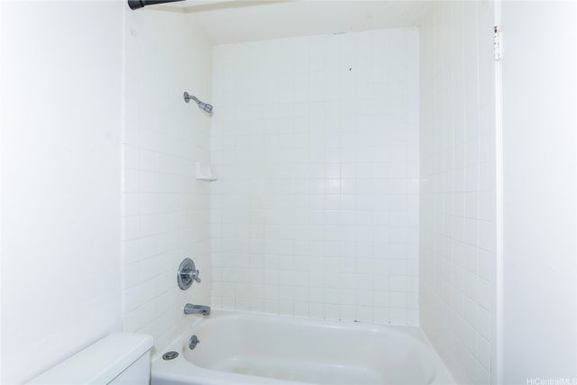 3045 Ala Napuaa Place 302, Honolulu, HI 96818