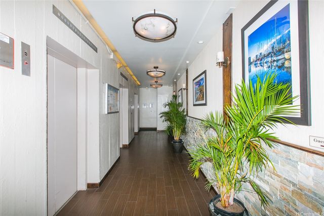 3045 Ala Napuaa Place 302, Honolulu, HI 96818