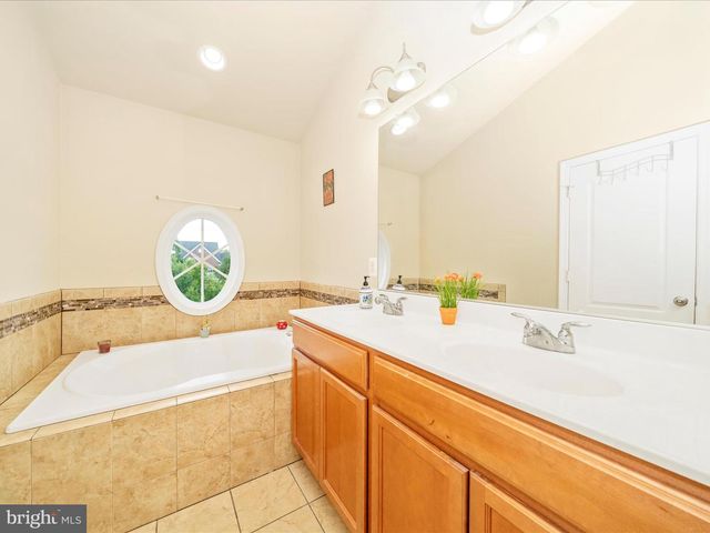 22619 SWEETSPIRE DR, Clarksburg, MD 20871