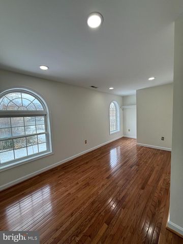 3003 PRESTON AVE, Alexandria, VA 22306