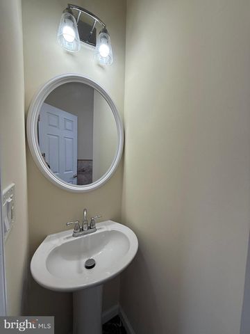 3003 PRESTON AVE, Alexandria, VA 22306