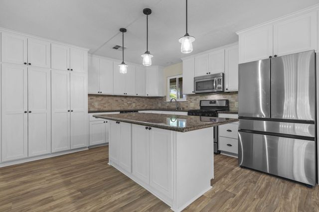 4218 Jane Street, Redding, CA 96002