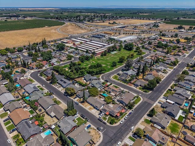 1870 Pecanwood Ave, Manteca, CA 95336