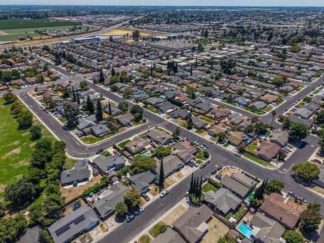 1870 Pecanwood Ave, Manteca, CA 95336