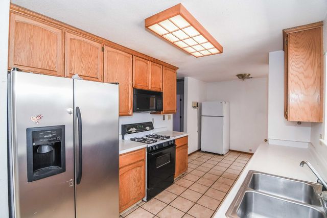 1870 Pecanwood Ave, Manteca, CA 95336