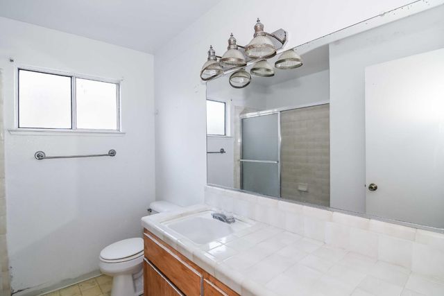 1870 Pecanwood Ave, Manteca, CA 95336