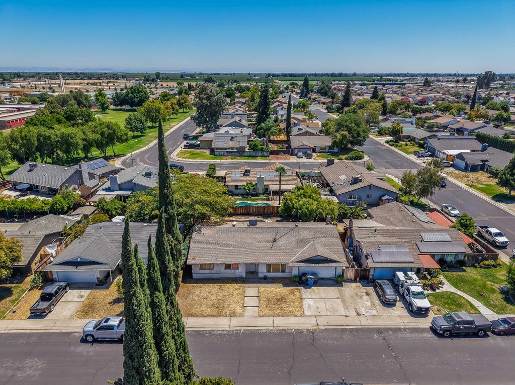 1870 Pecanwood Ave, Manteca, CA 95336