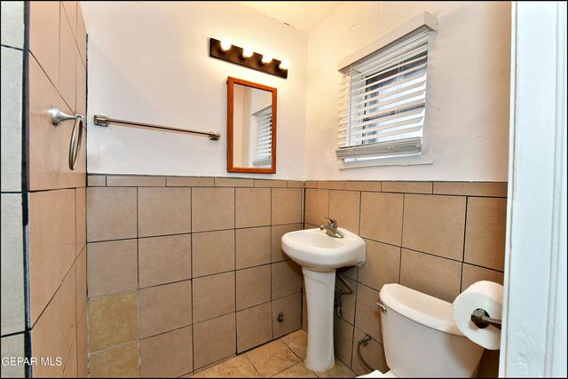 1910 Olive Avenue A, El Paso, TX 79901