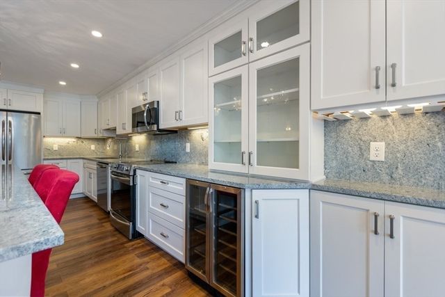 100 Ledgewood Dr 410, Stoneham, MA 02180