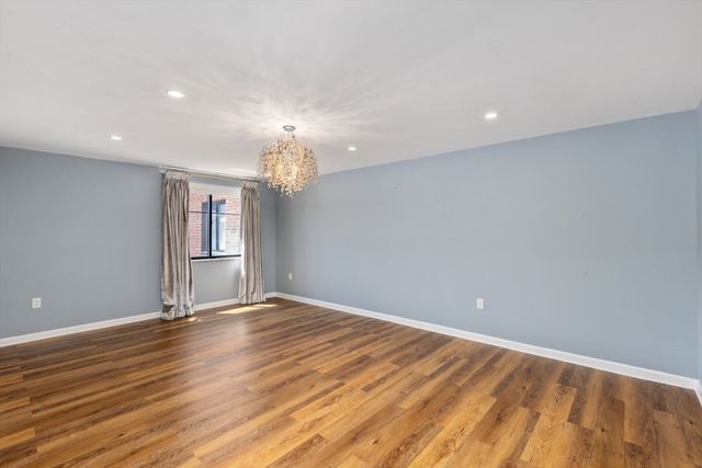 100 Ledgewood Dr 410, Stoneham, MA 02180