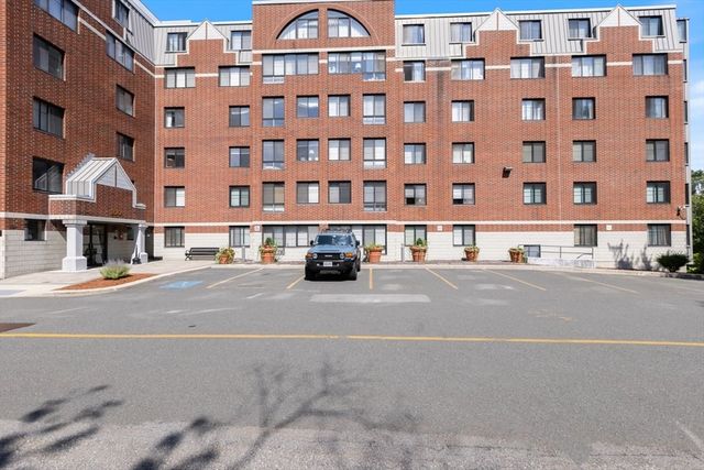 100 Ledgewood Dr 410, Stoneham, MA 02180