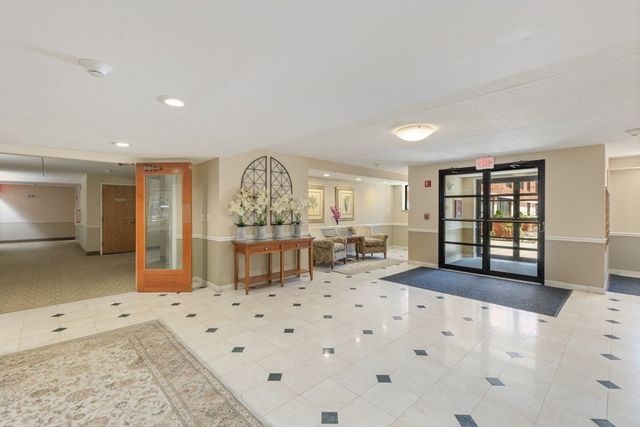 100 Ledgewood Dr 410, Stoneham, MA 02180