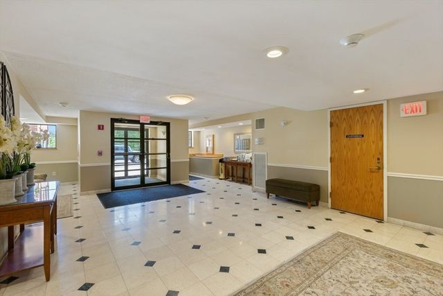 100 Ledgewood Dr 410, Stoneham, MA 02180