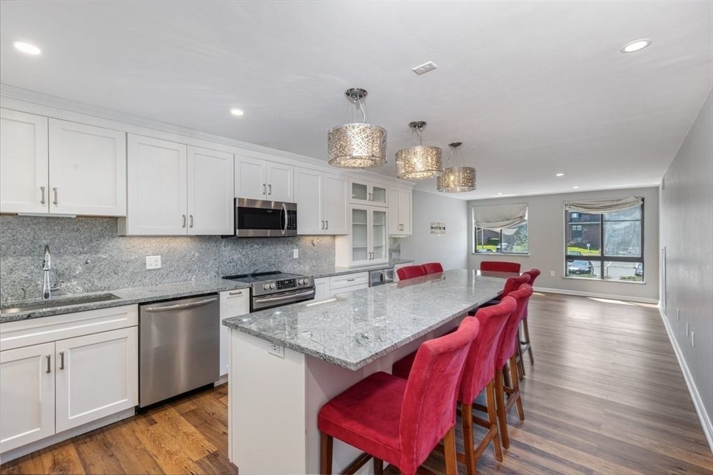 100 Ledgewood Dr 410, Stoneham, MA 02180