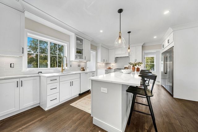 16 Oak Street, Wellesley, MA 02482