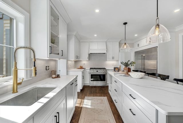 16 Oak Street, Wellesley, MA 02482