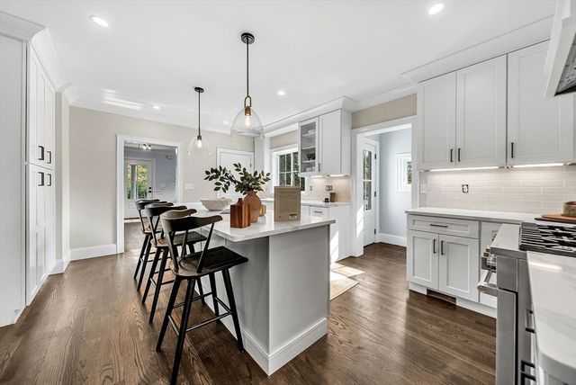 16 Oak Street, Wellesley, MA 02482