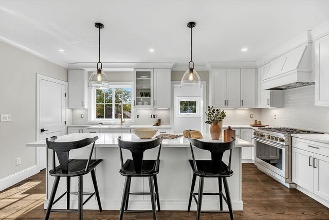 16 Oak Street, Wellesley, MA 02482