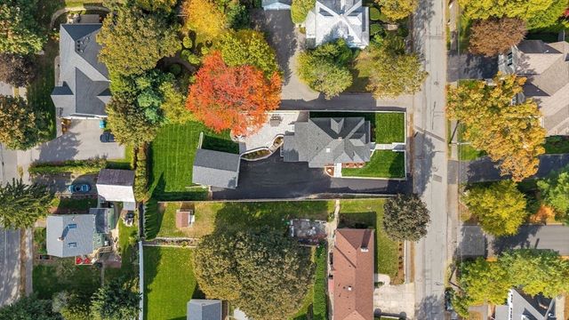 16 Oak Street, Wellesley, MA 02482