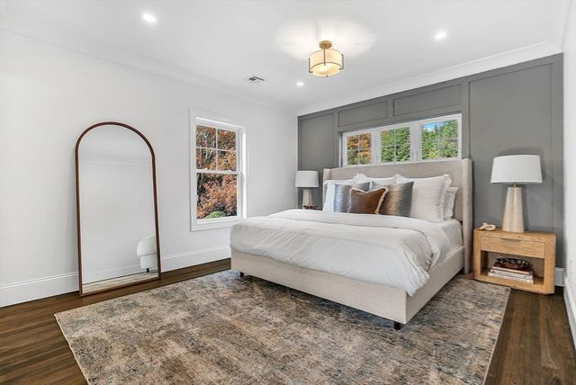 16 Oak Street, Wellesley, MA 02482