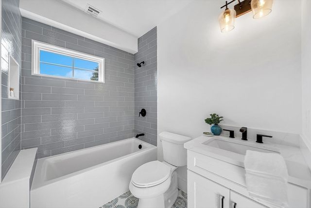 16 Oak Street, Wellesley, MA 02482