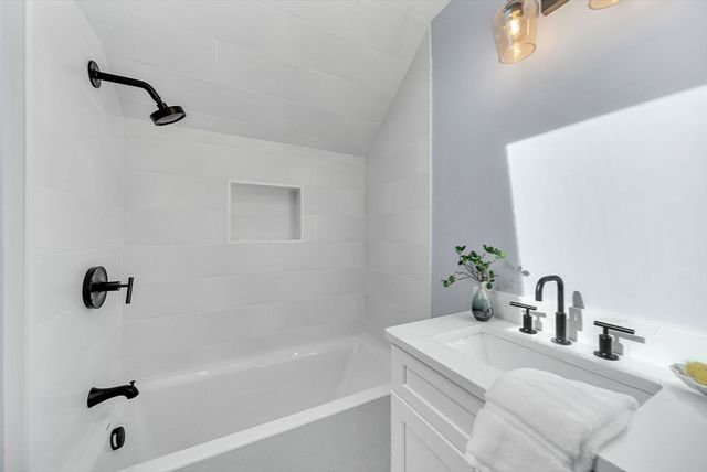 16 Oak Street, Wellesley, MA 02482