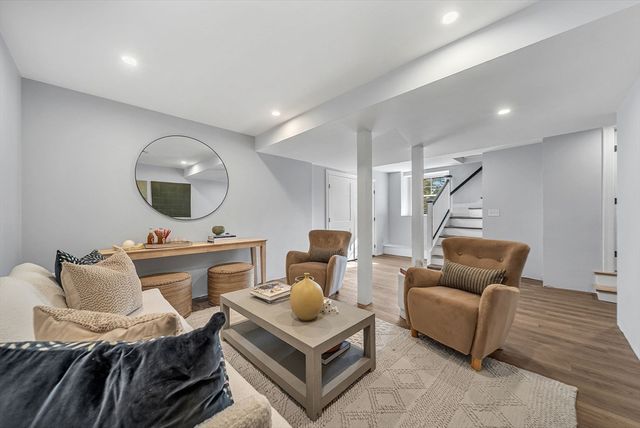 16 Oak Street, Wellesley, MA 02482