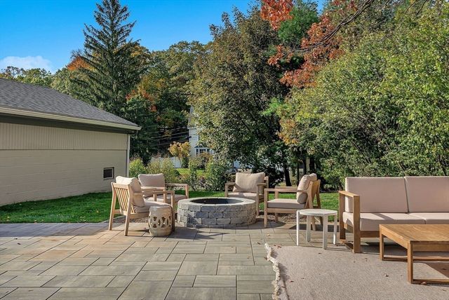 16 Oak Street, Wellesley, MA 02482