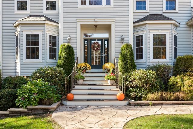 16 Hilltop Dr, Douglas, MA 01516