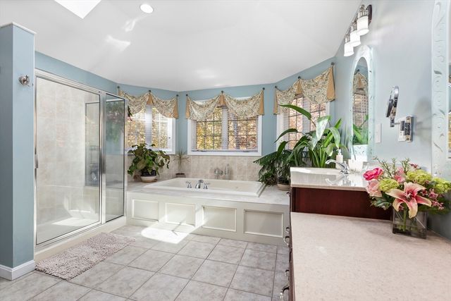 16 Hilltop Dr, Douglas, MA 01516