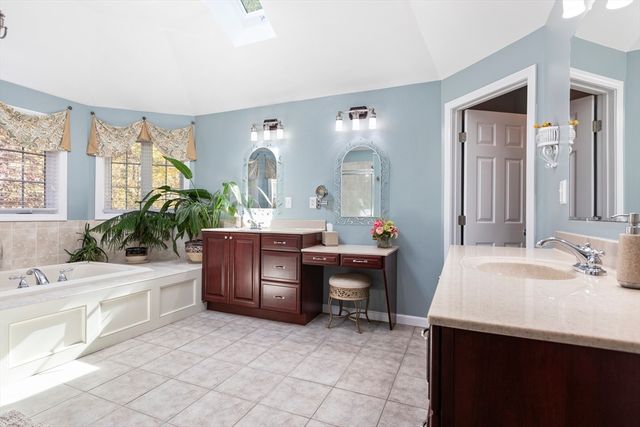 16 Hilltop Dr, Douglas, MA 01516