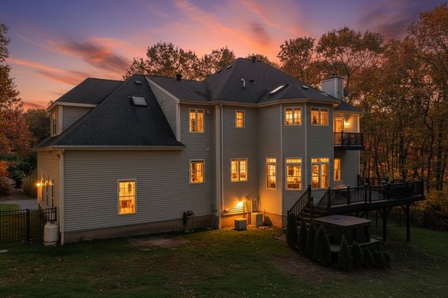 16 Hilltop Dr, Douglas, MA 01516