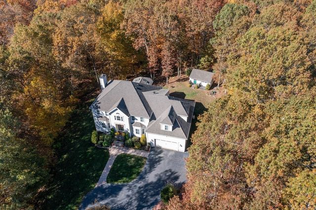 16 Hilltop Dr, Douglas, MA 01516