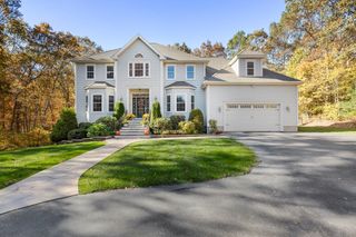 16 Hilltop Dr, Douglas, MA 01516