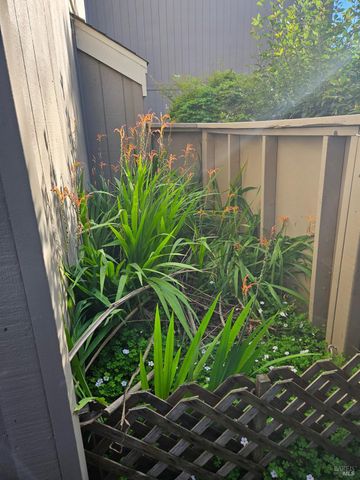 7643 Camino Colegio, Rohnert Park, CA 94928