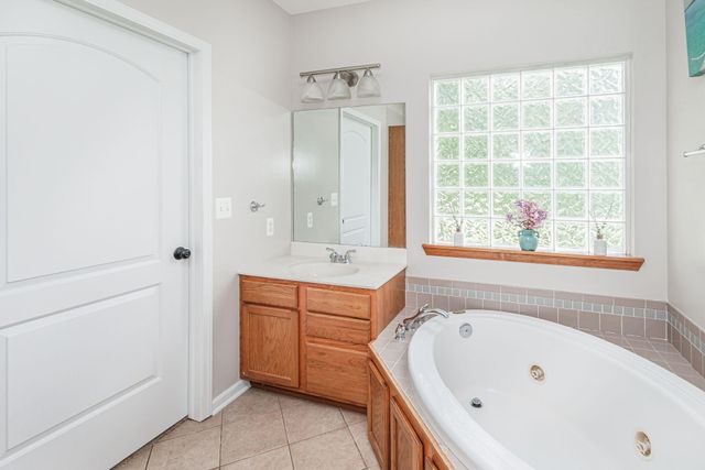 9855 N ROUTE E, Harrisburg, MO 65256