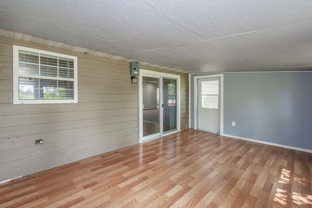 9855 N ROUTE E, Harrisburg, MO 65256