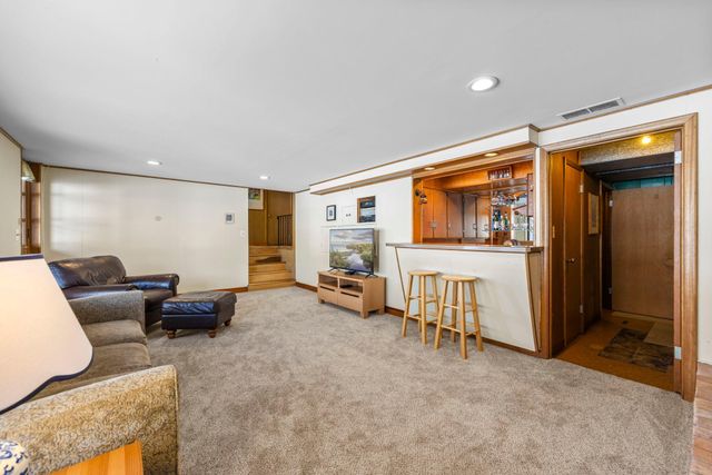 3700 Chowen Curve, Edina, MN 55410