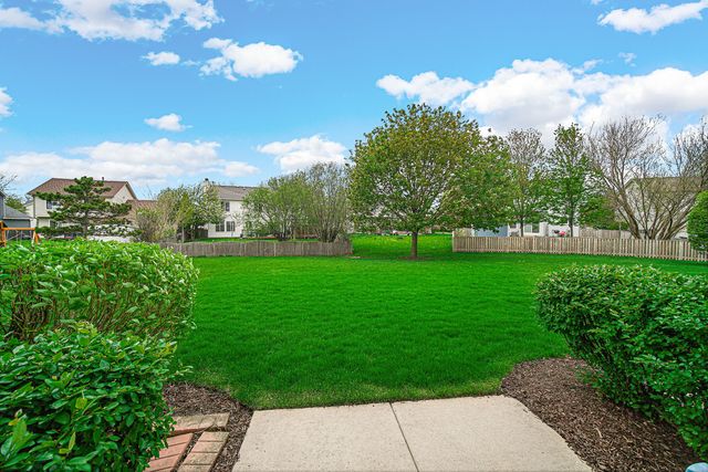2588 Dickens Court, Aurora, IL 60503