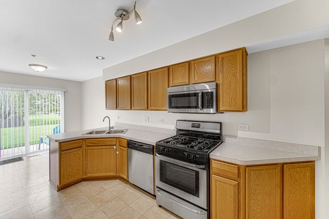 2588 Dickens Court, Aurora, IL 60503