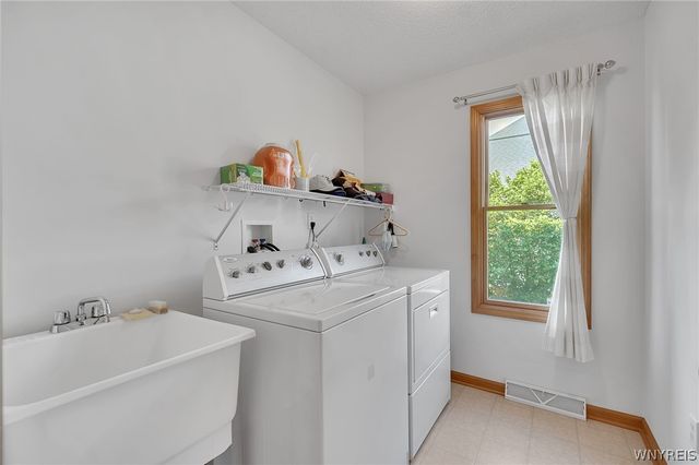8908 Connemara Lane, Clarence, NY 14032