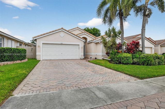 8895 Harrods Dr, Boca Raton, FL 33433