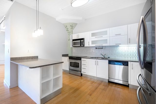 210 South Street 6-5, Boston, MA 02111