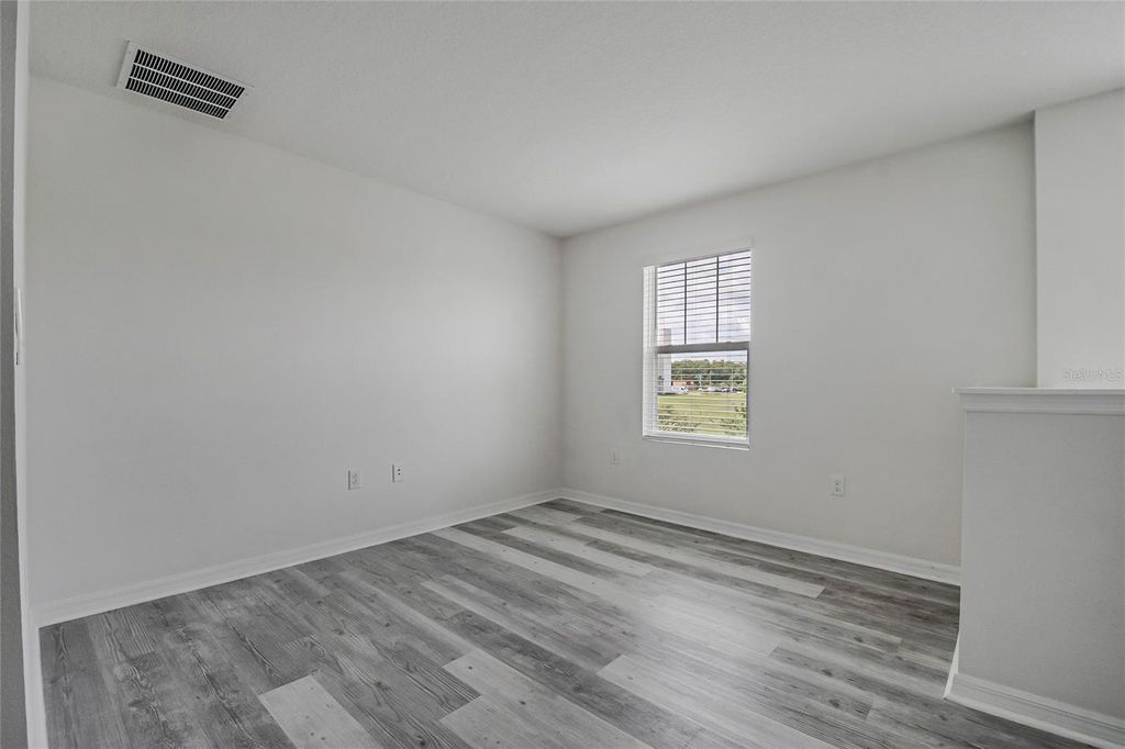Image 21 of property listing at 9586 POPLAR RIDGE AVENUE, Orlando, FL 32832